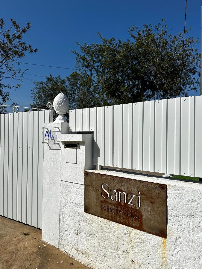 Sanzi Tavira